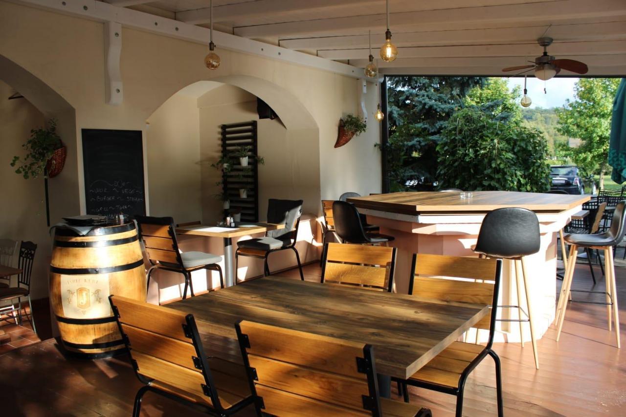 Taverna 1860 Rooms & Apartments Donja Zelina エクステリア 写真