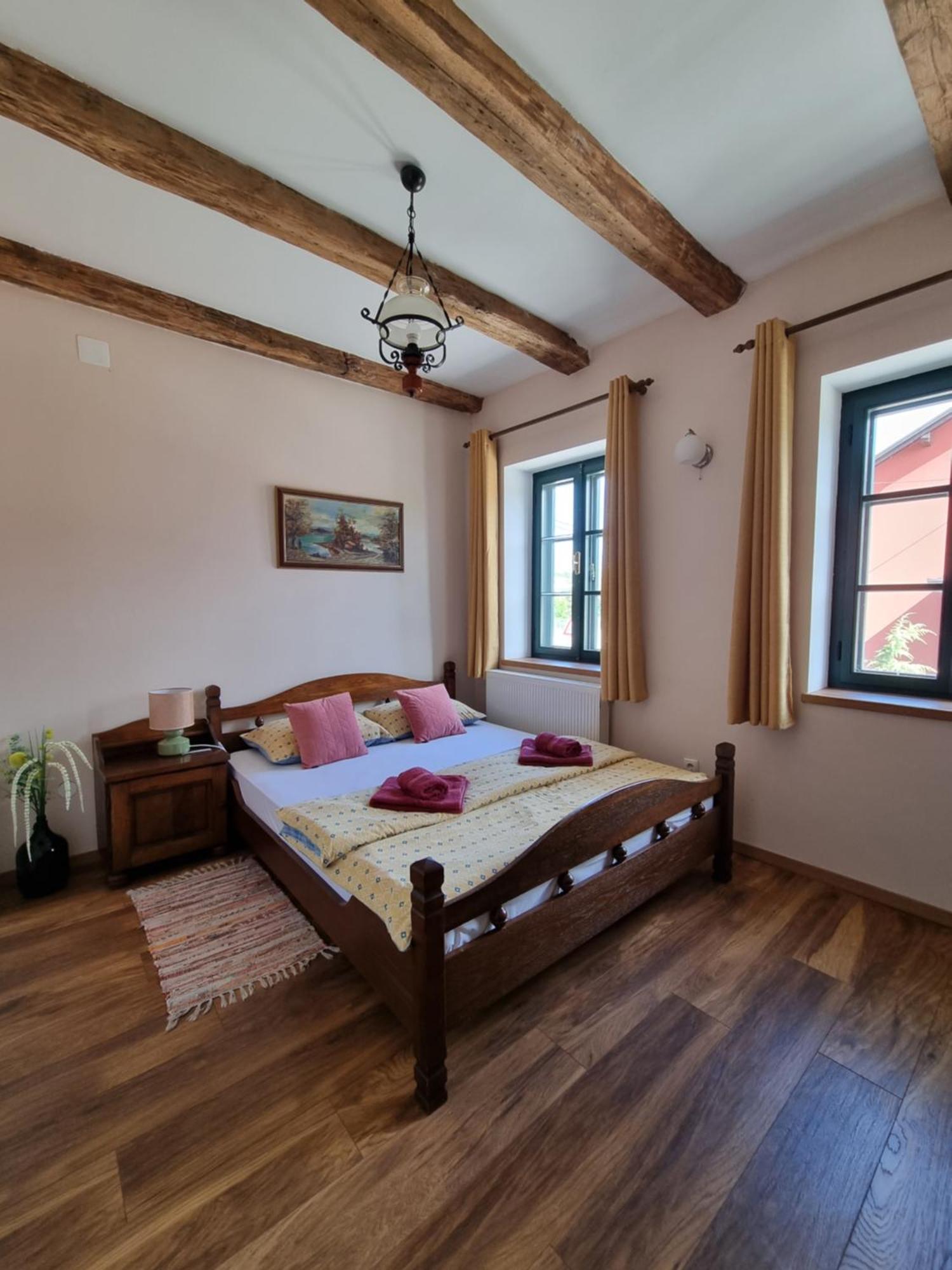 Taverna 1860 Rooms & Apartments Donja Zelina エクステリア 写真