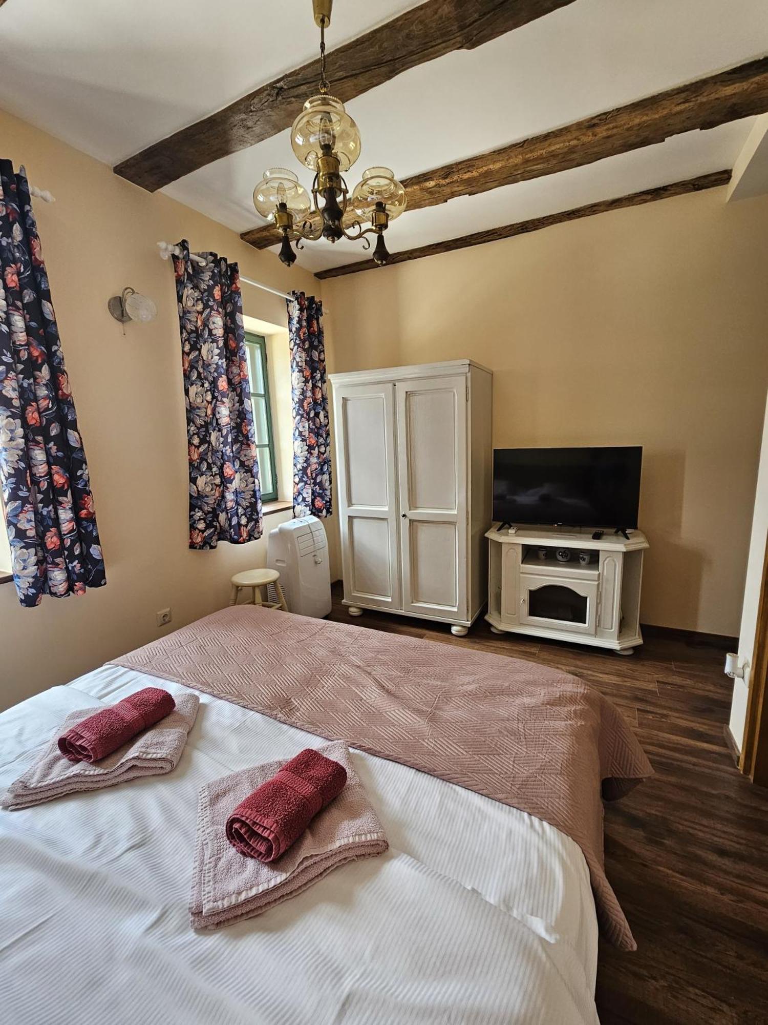 Taverna 1860 Rooms & Apartments Donja Zelina エクステリア 写真